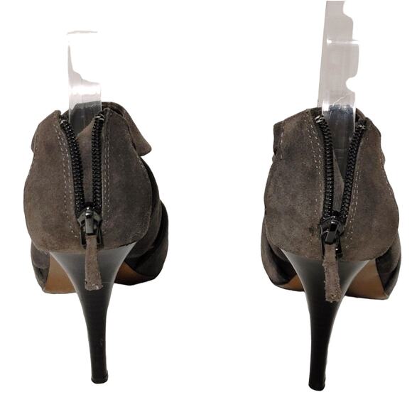 Ellen Tracy Sadie Peep Toe T-Strap High Heels Suede Leather Gray Womens Size 8 - Picture 4 of 8